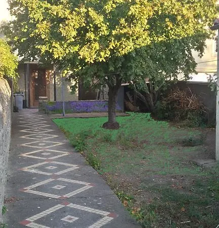 Hébergement de vacances Vieilles Pierres Et Jardins *