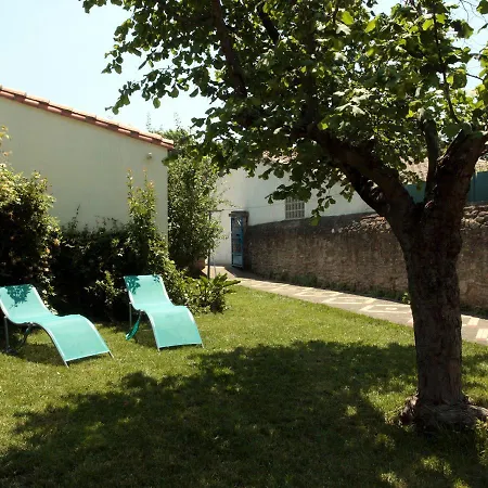 Vieilles Pierres Et Jardins Hébergement de vacances